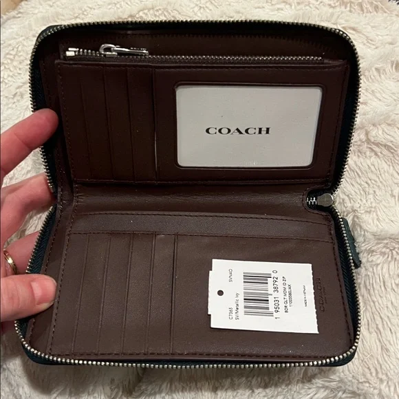 Brand New Coach Dark Green Leather Zip Wallet - Picture 3 of 6